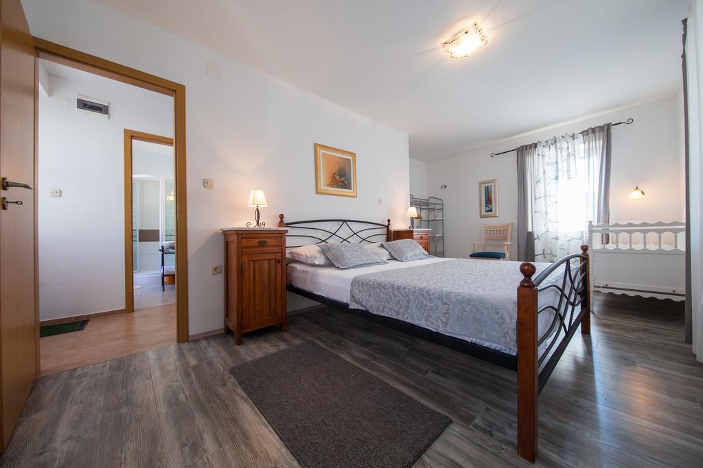 Ferienwohnung Luxury Mansarda Duplex - City Centre - Stone House Split Exterior foto